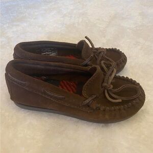 Minnetonka Kids Tan Moccasins